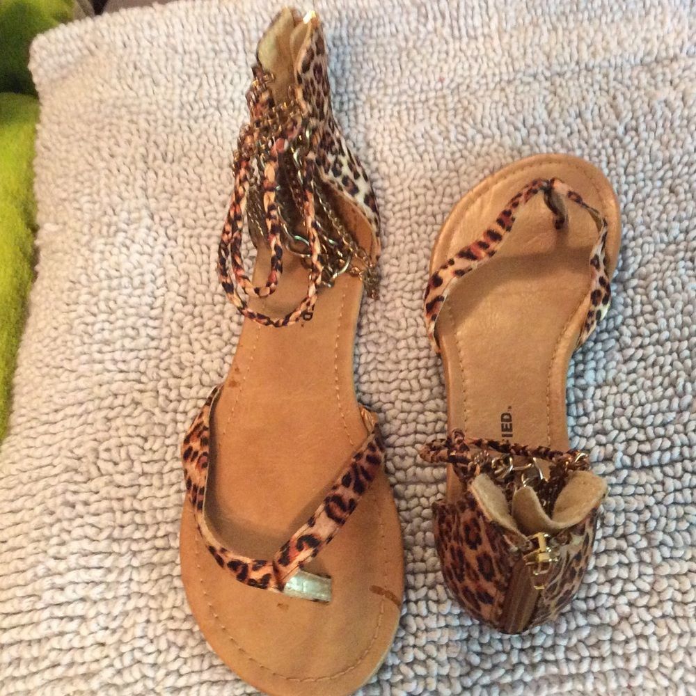 Classified zipper back sandals size 7